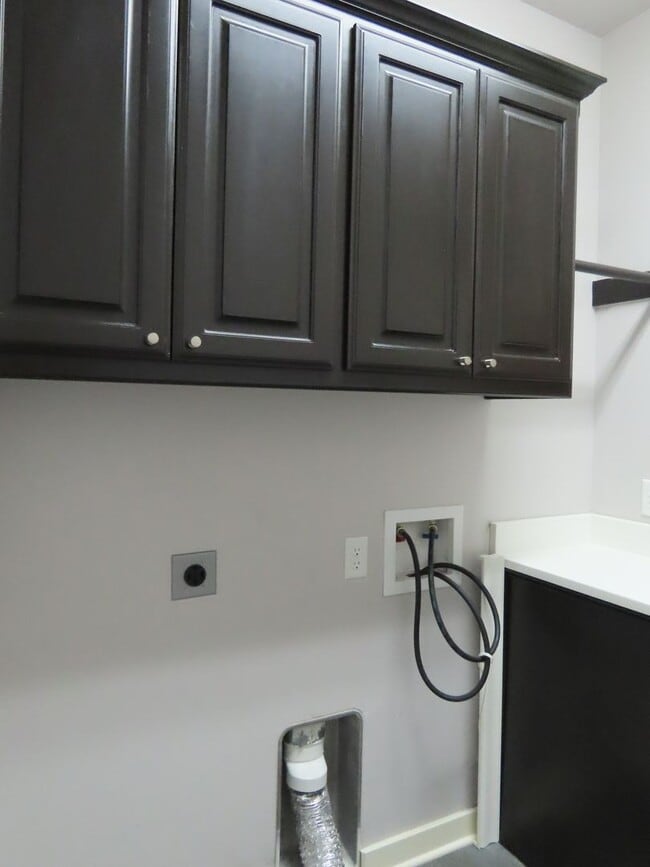 Building Photo - Beautiful 3 Bedroom, 2 Bath Home in South ...