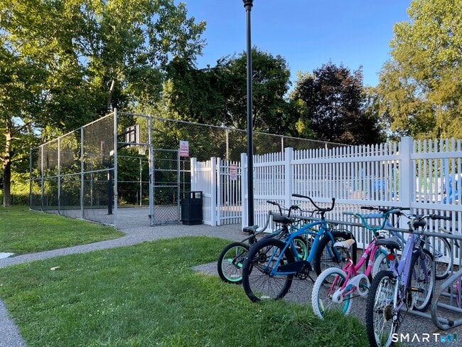 Building Photo - 237 Willow Springs