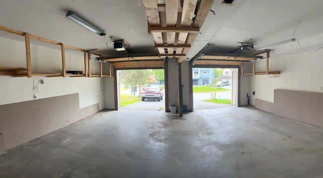 Building Photo - 4 bed/ 2 bath beauty in Eagle River