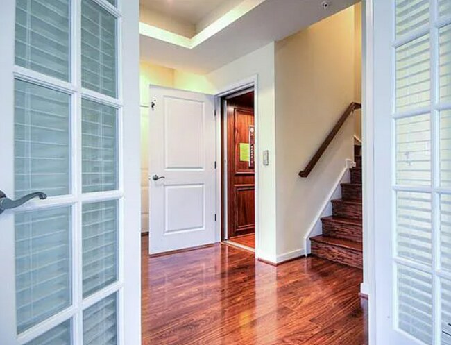 Building Photo - 3910 Village Commons Walk