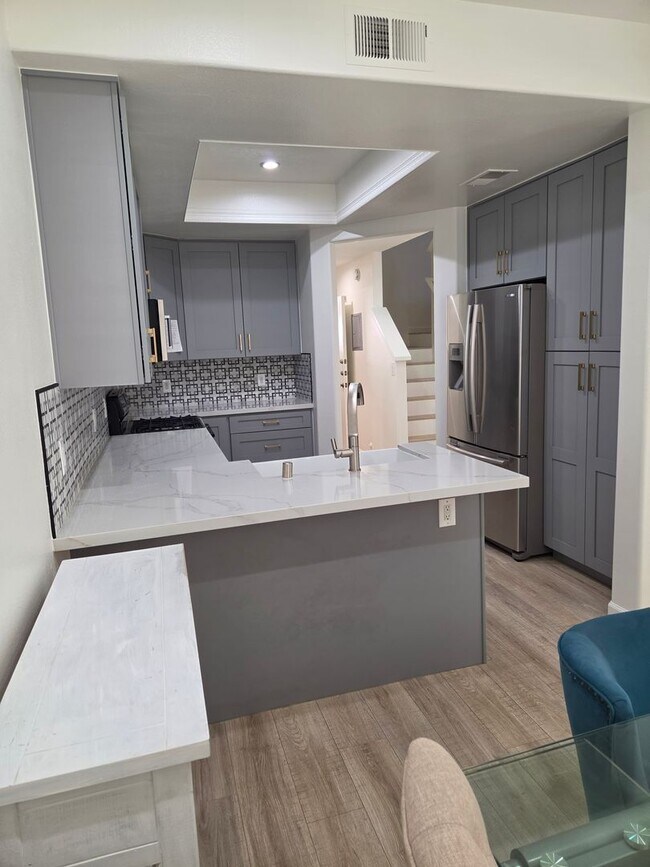 Building Photo - TOWNHOUSE-STYLE 3 BR + 2 1/2 BA UNIT IN CANYON COUNTRY AVAILABLE NOW