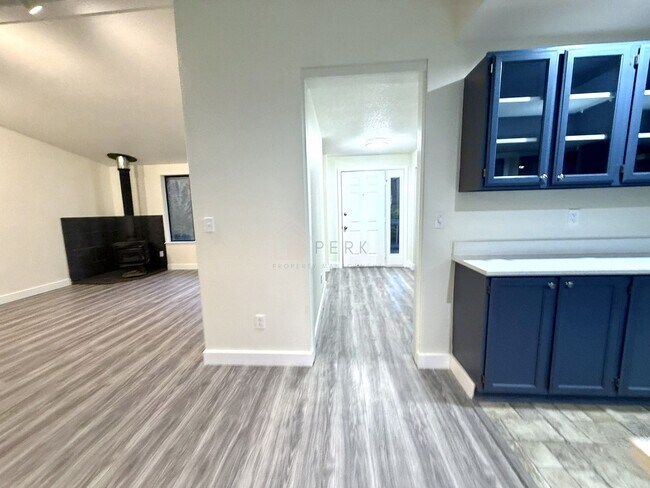 Building Photo - Cozy Oak Bay Retreat: Bright 1 Bedroom With Wood Stove and Private Deck