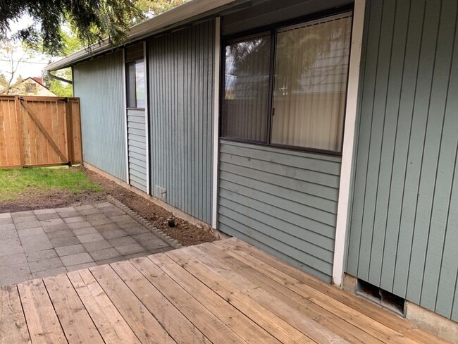 Building Photo - 3 Bed 2 Bath House~ Kenton Neighborhood~ Large Trees plus  W/D Hook Ups!