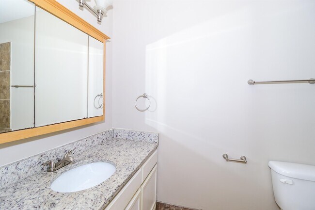 Building Photo - 3256 Bluemont Dr