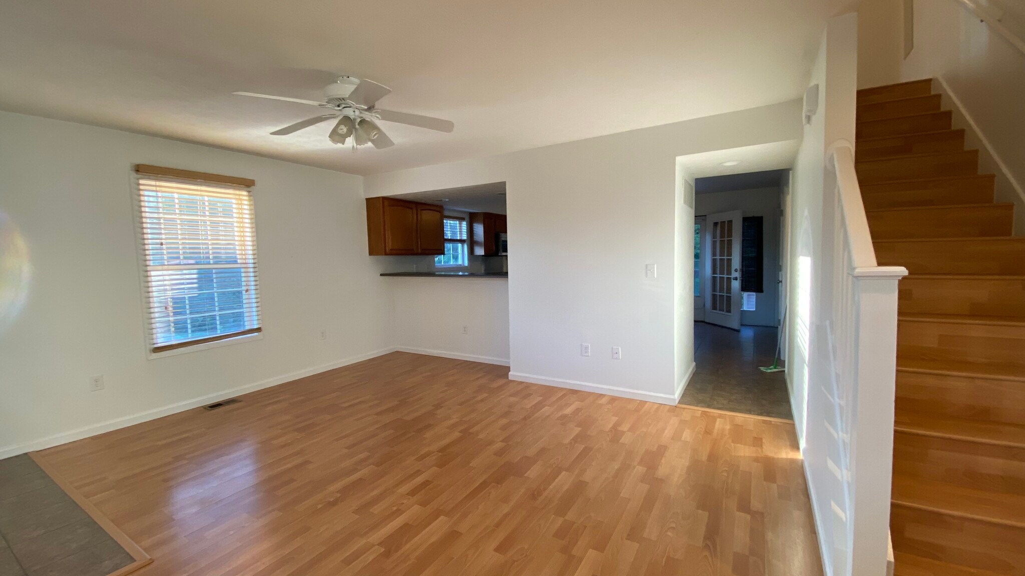 Spacious livingroom - 1292 S Cobble Creek Cir
