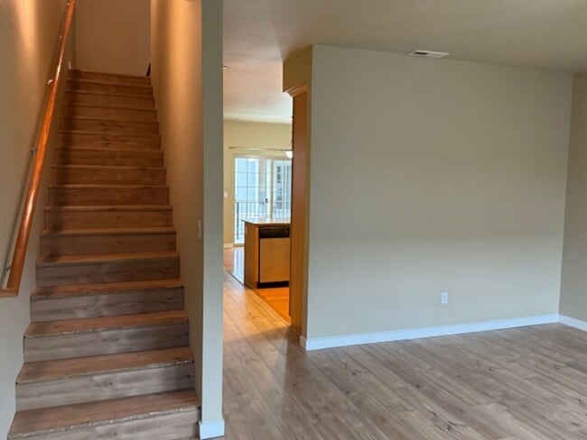 Building Photo - TOWNHOME/ 3 LEVELS W/ FENCED YARD AND GARA...