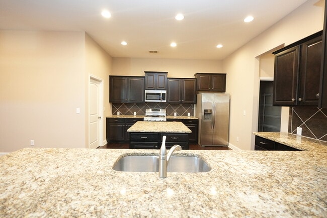 Building Photo - Spacious 5-Bedroom Home in Mooresville with Open Floor Plan & Loft!