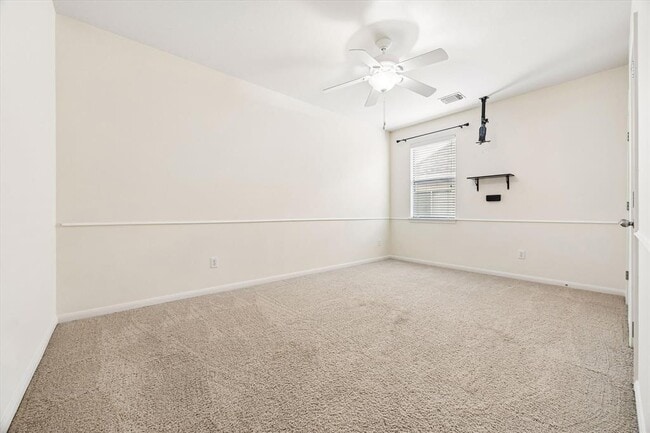 Building Photo - 206 Saddle Ridge Dr