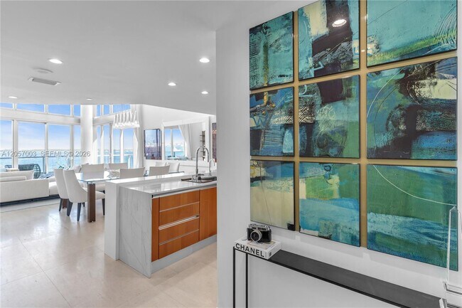 Building Photo - 1331 Brickell Bay Dr