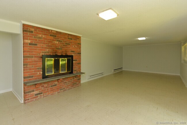 Building Photo - 62 Candlewood Lake Rd