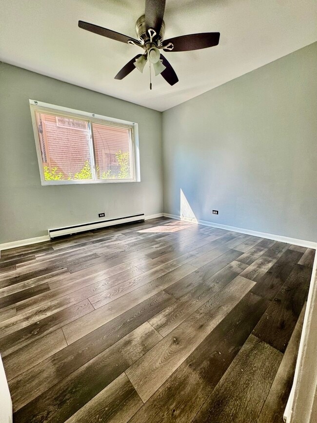 Building Photo - 727 S Maple Ave