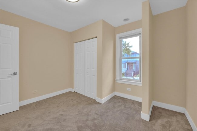 Building Photo - 4170 W Cornelia Ave