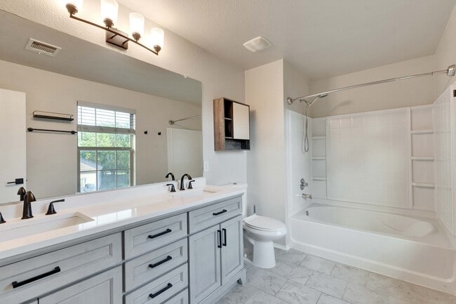 Building Photo - 6305 Roseborough Dr