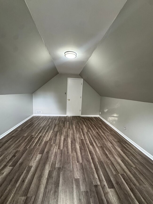 Building Photo - 4 Bedroom 2 Bathroom House in Dolton ! A M...