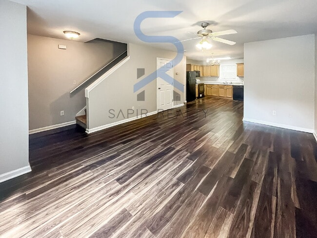 Building Photo - Move in before November 15th and choose yo...