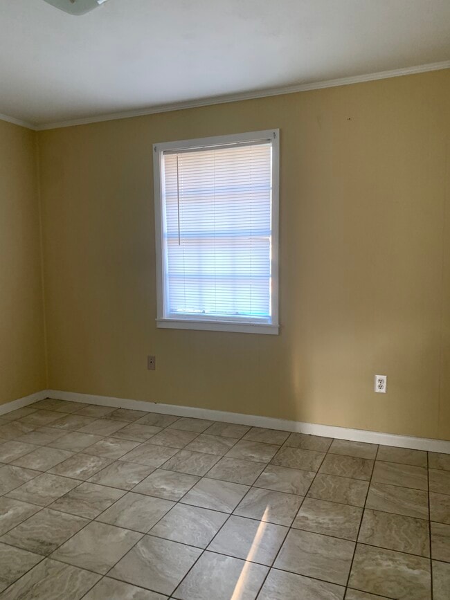 Building Photo - 220 E Church St