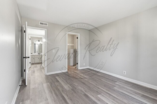 Building Photo - SPRING SPECIAL!! FIRST MONTH FREE on this ONE Bedroom Condo, First Floor, across from Madison Park!