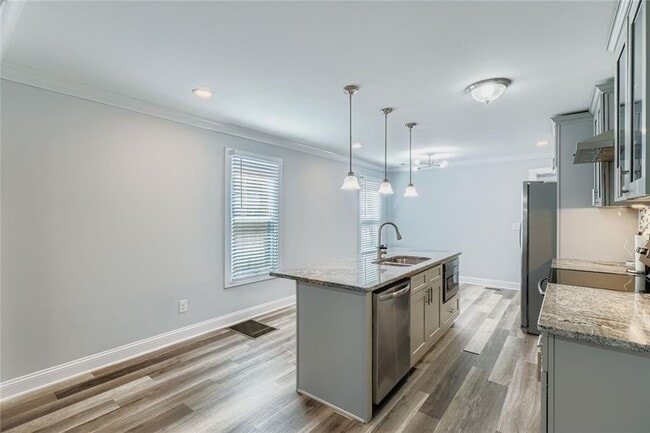 Building Photo - 677 Ira St SW