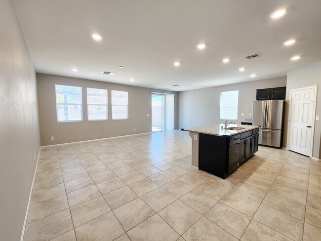 Building Photo - 5574 Autumn Cliffs Way