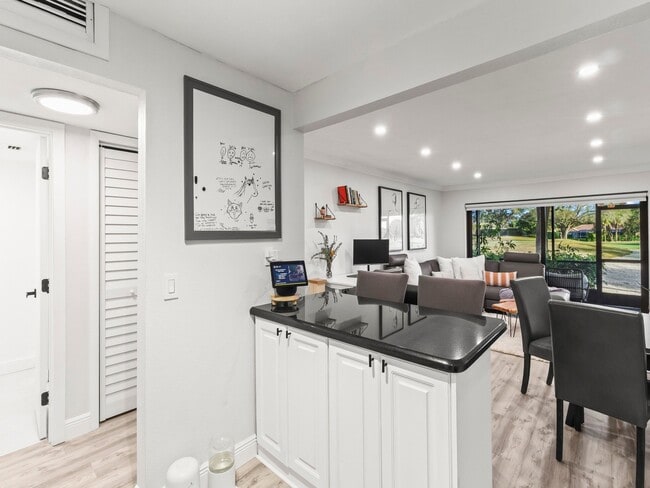 Building Photo - 9001 Jacaranda Ln