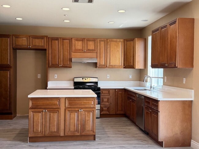 Building Photo - 6927 Tailwind Ln