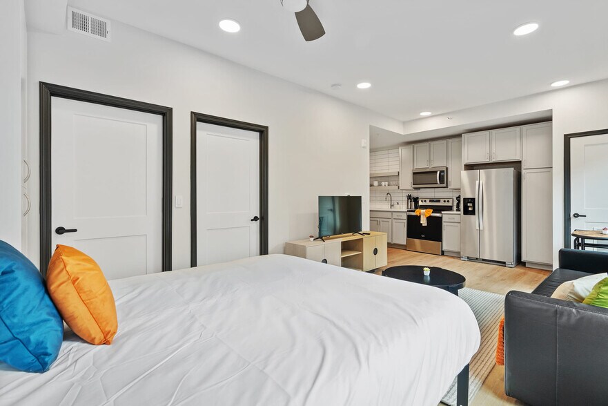 Building Photo - 423 E Michigan St