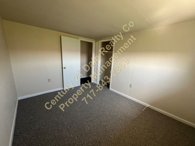 Building Photo - 3 Bedroom in Red Lion Schools with a 1 Car...
