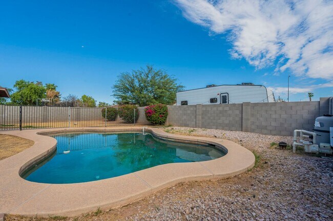 Building Photo - Wonderful East Valley Home! 4bedroom 1.5 B...