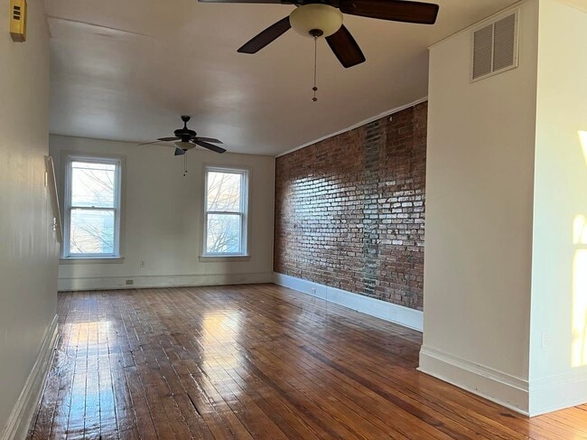 Building Photo - 1832 Green St