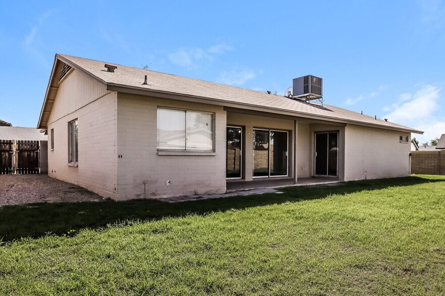 Building Photo - 2300 E Chicago St