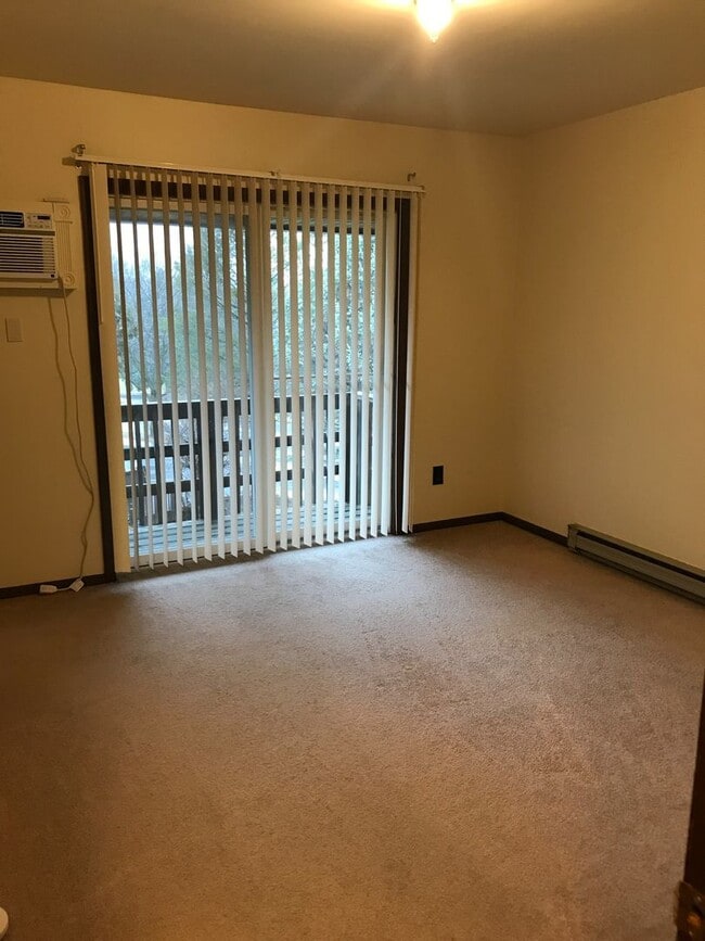 Building Photo - Nice State College townhouse available early August!