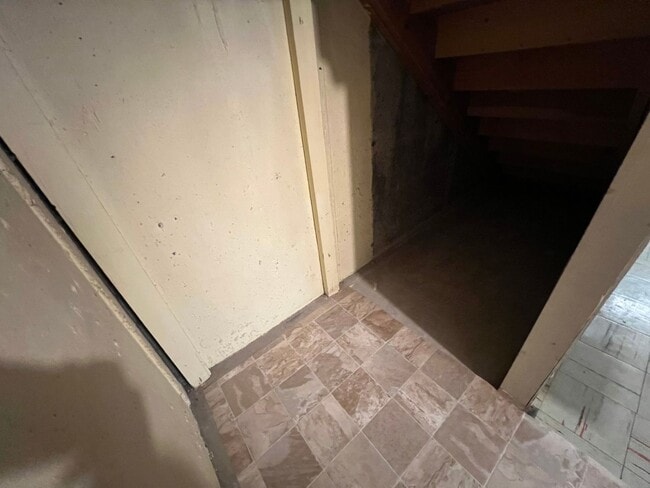 Building Photo - 429 E Pine St