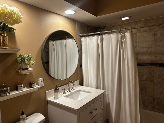 Building Photo - 4 Galaxie Ln