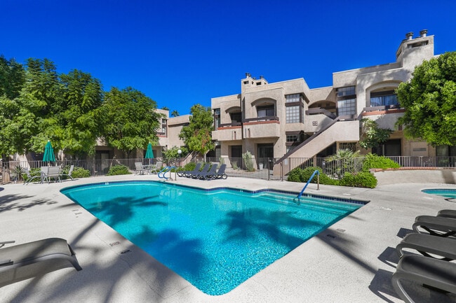 Building Photo - 2601 S Broadmoor Dr