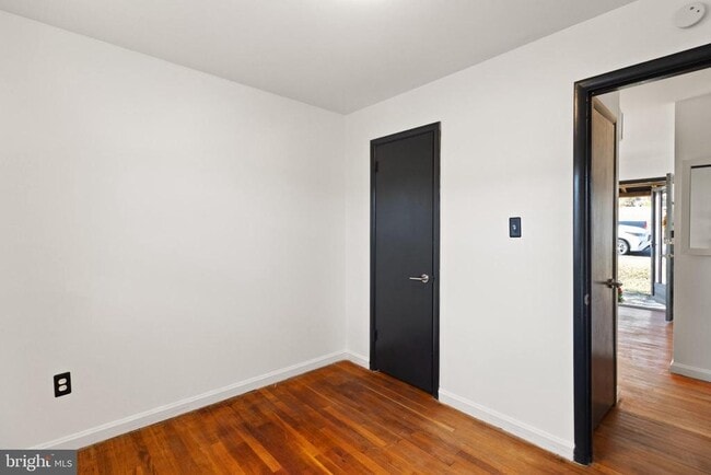 Building Photo - 2444 S Culpeper St