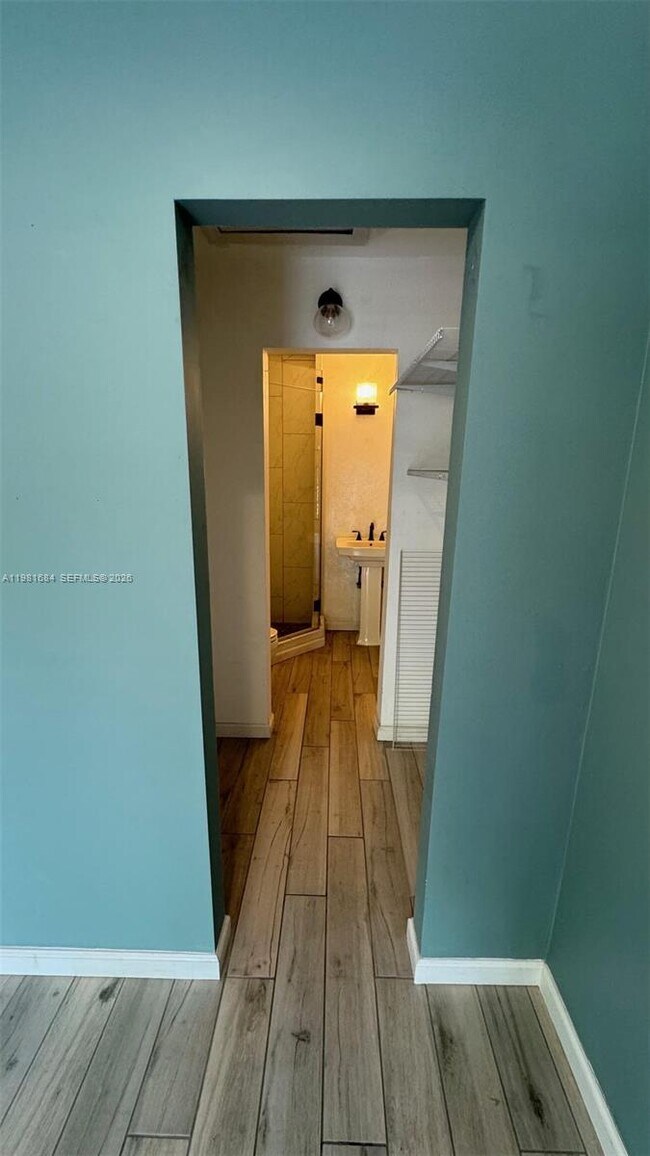 Building Photo - 7114 SW 114th Pl