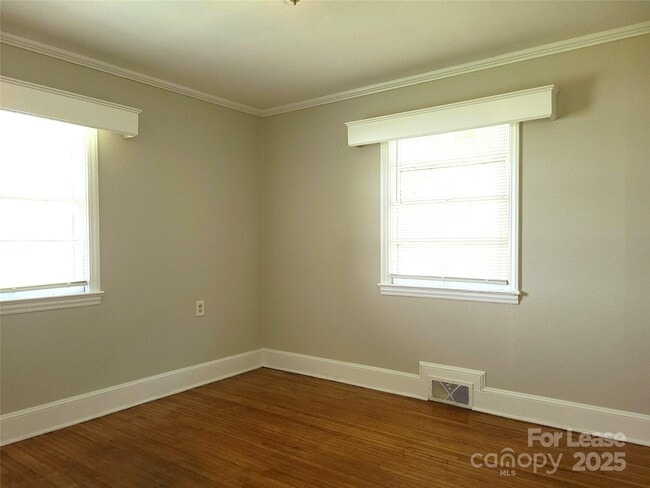Building Photo - 88 Creswell Dr NE