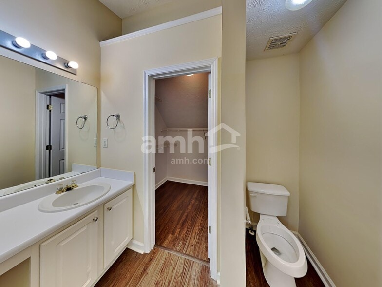 Building Photo - 891 Edgewood Ln