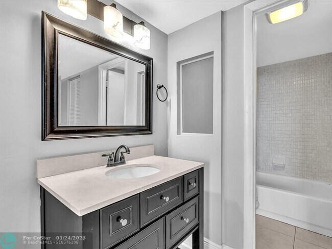 Building Photo - 20379 W Country Club Dr