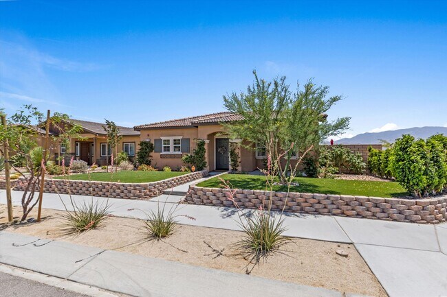 Building Photo - Elegant Corner-Lot Home in the Verano Comm...