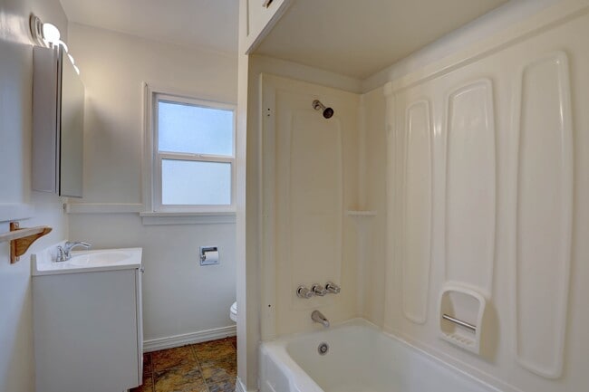 Building Photo - 1902 Washington Ave