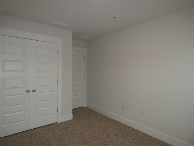 Building Photo - Beautiful New Townhome in Admiral's Quarters