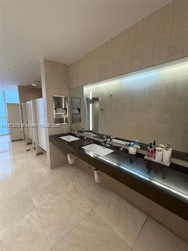 Building Photo - 18201 Collins Ave