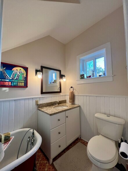 Building Photo - 210 Bucholz Ct