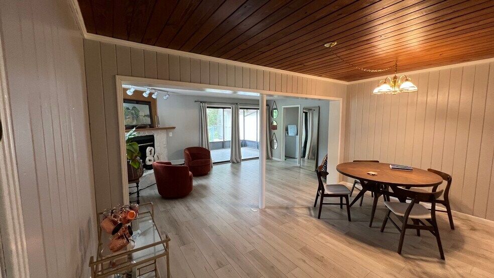 Building Photo - 5702 Cedar Forest Dr S