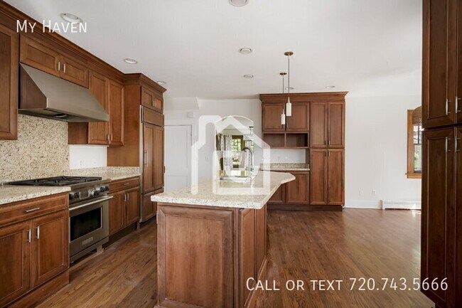 Building Photo - 771 Steele St