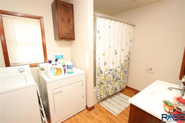 Bath - 217 S Elmwood Ave