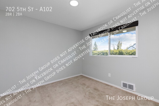 Building Photo - 702 5th St