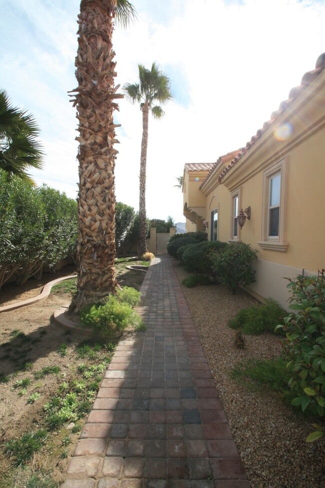 Building Photo - Elegant Fully Furnished Single Story Home
