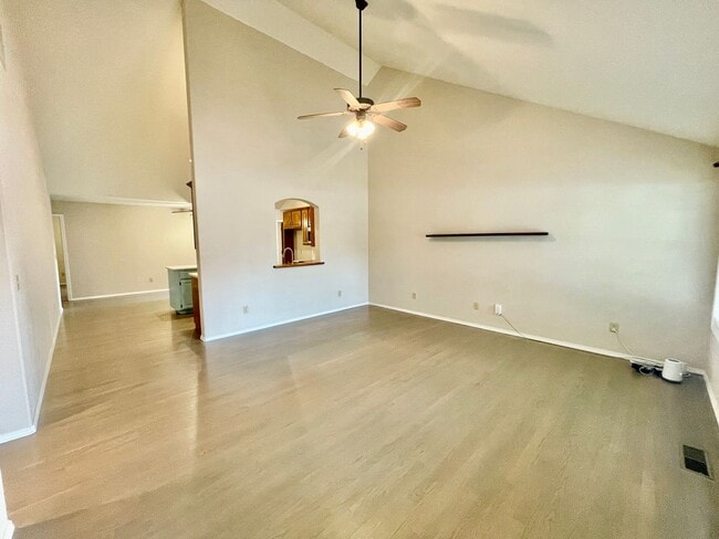 Building Photo - 1233 E Ogorman Ct